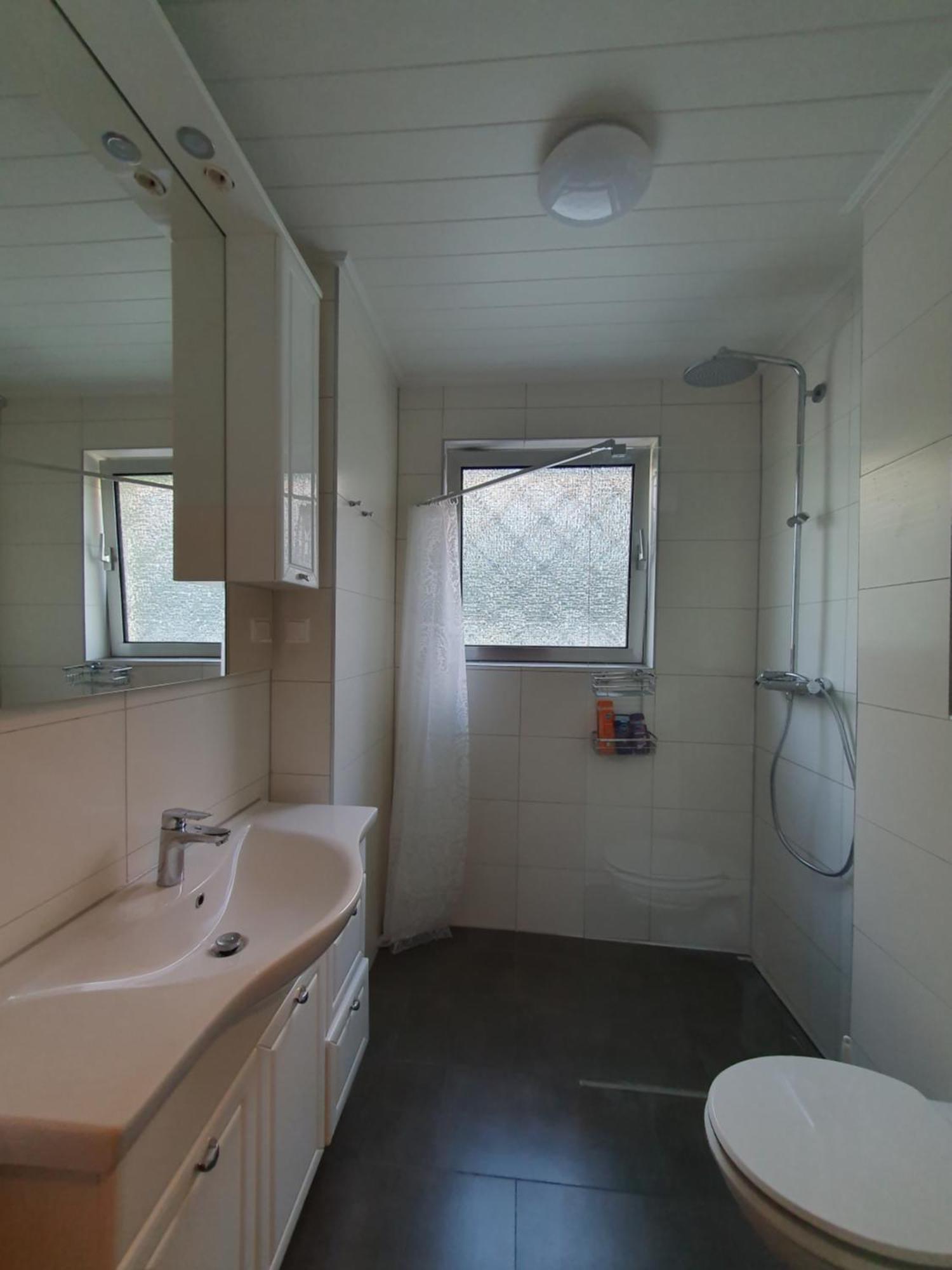 Privatzimmer An Der Uniklinik Mainz - Nur Fuer Weibliche Gaeste Apartment Exterior photo